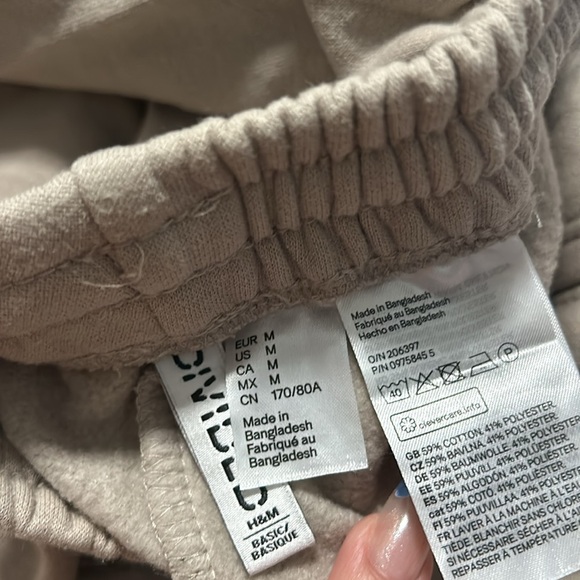 H&M SWEATPANTS. - Picture 4 of 4